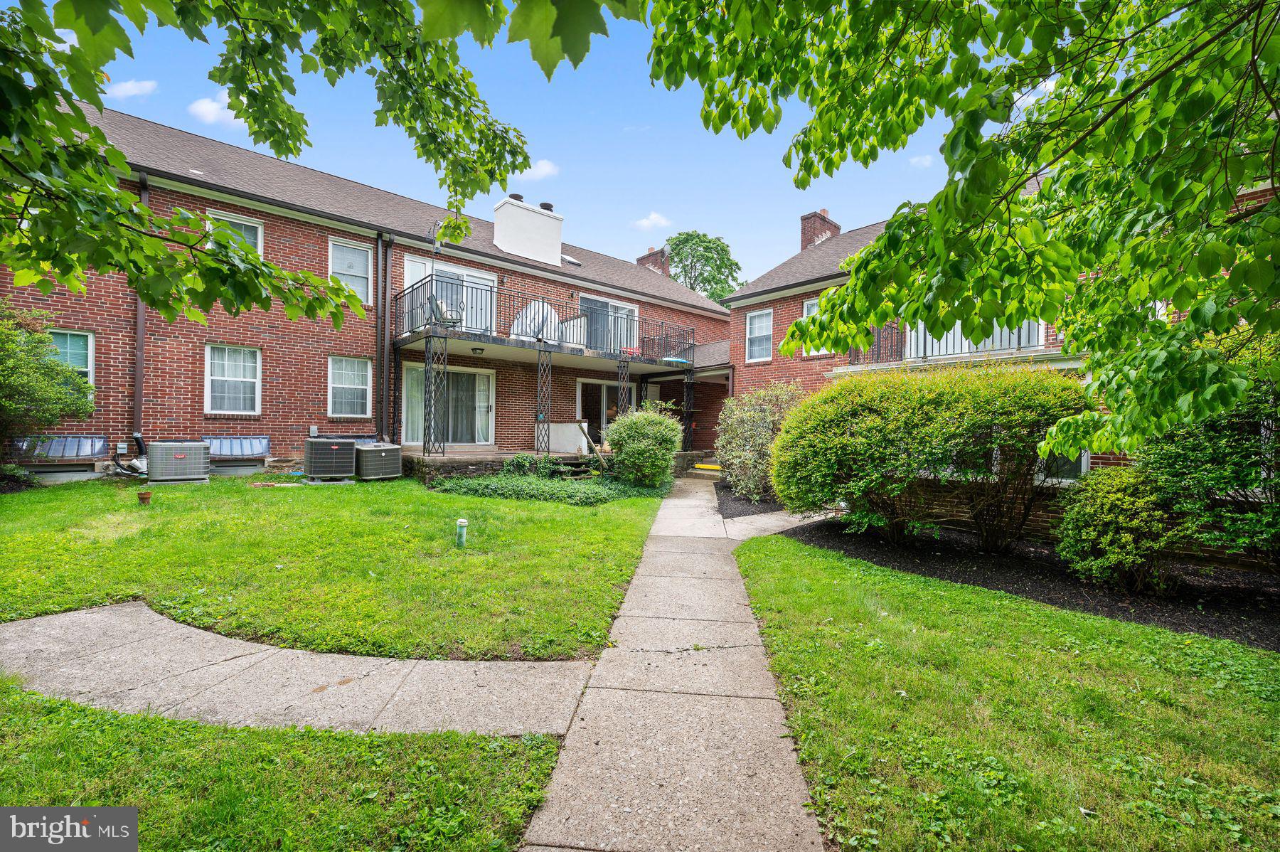 922 Montgomery Ave #E2