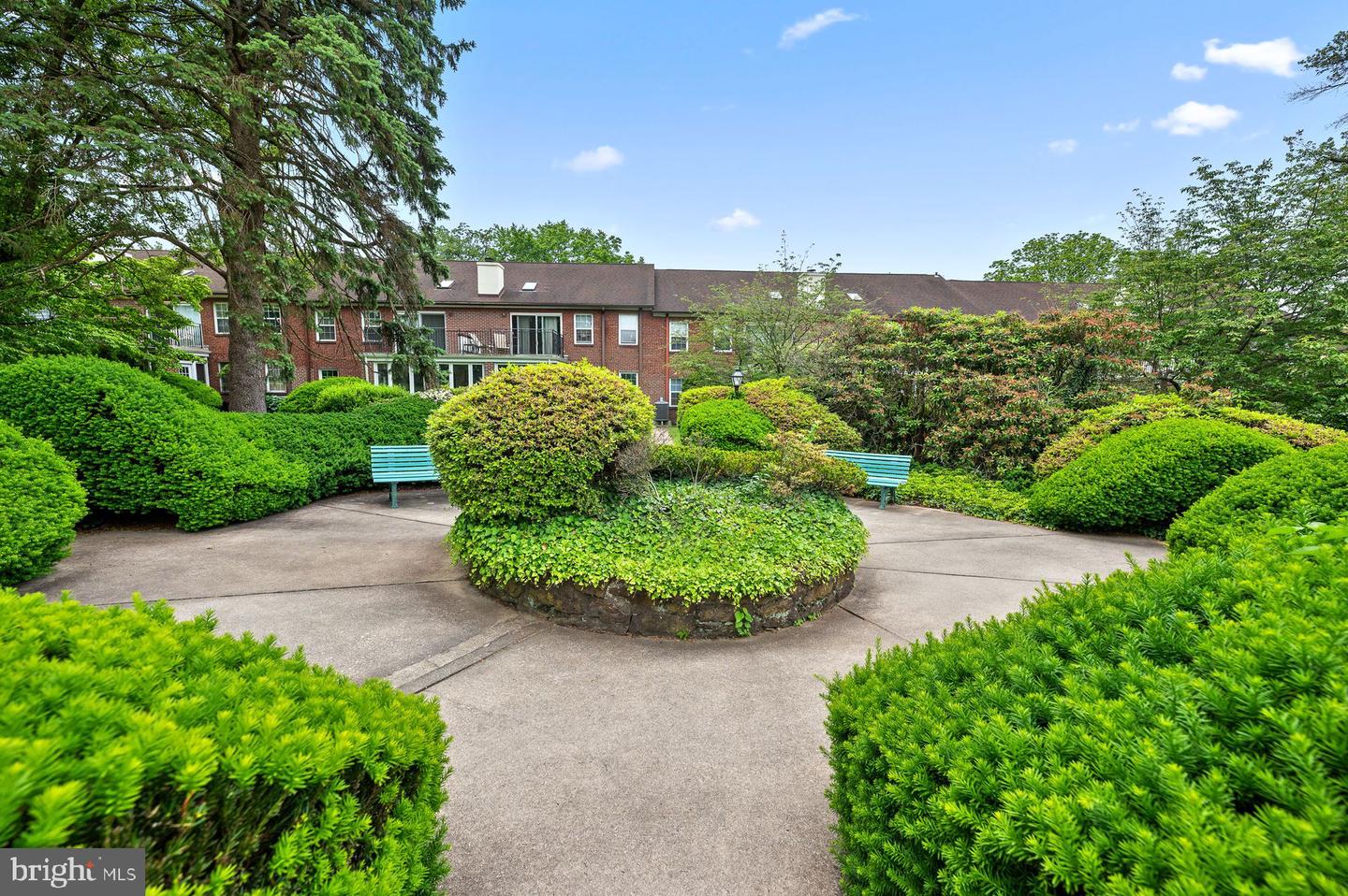 922 Montgomery Ave #E2