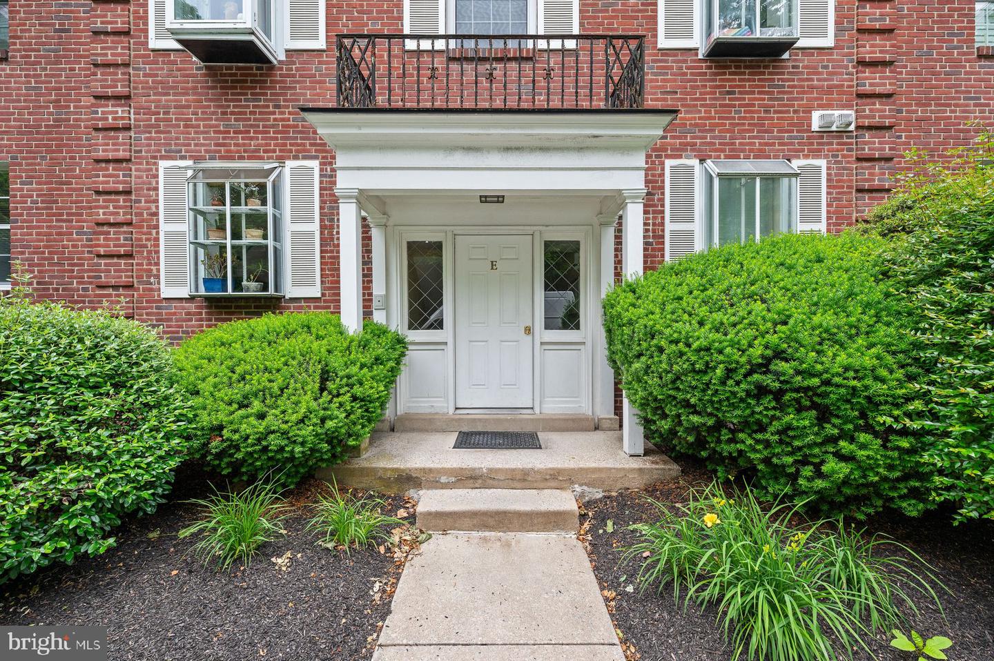 922 Montgomery Ave #E2