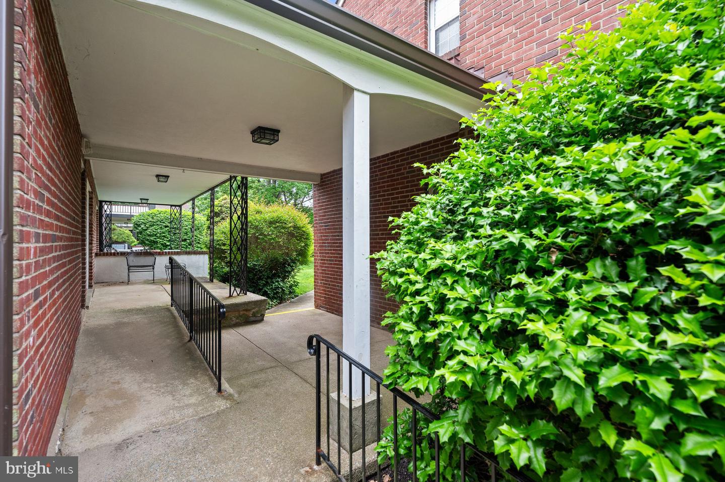 922 Montgomery Ave #E2