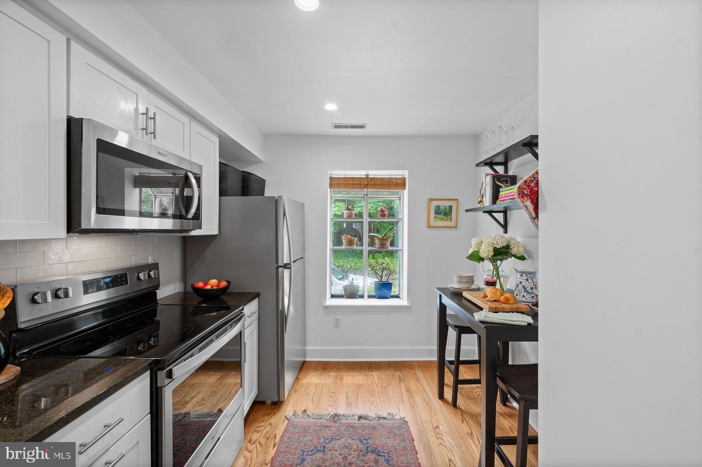 922 Montgomery Ave #E2