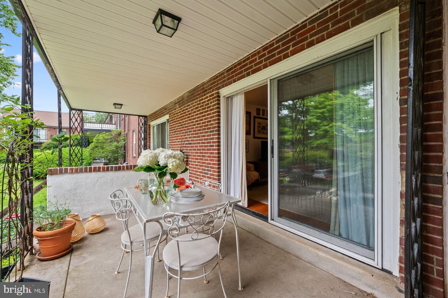 922 Montgomery Ave #E2