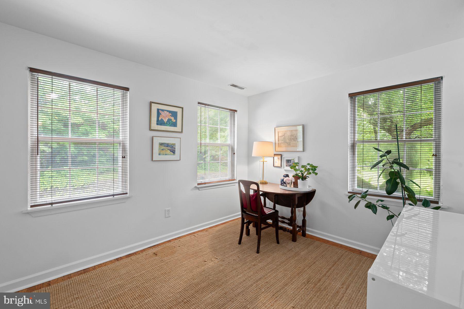 922 Montgomery Ave #E2