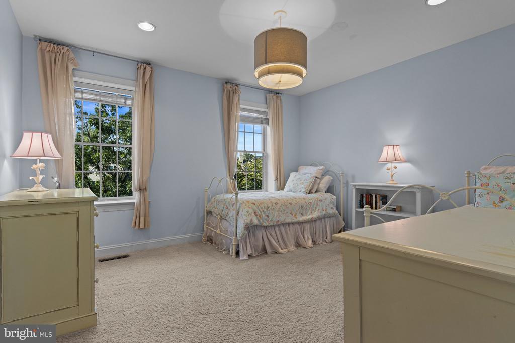 210 QUISSET LANE Unit:           