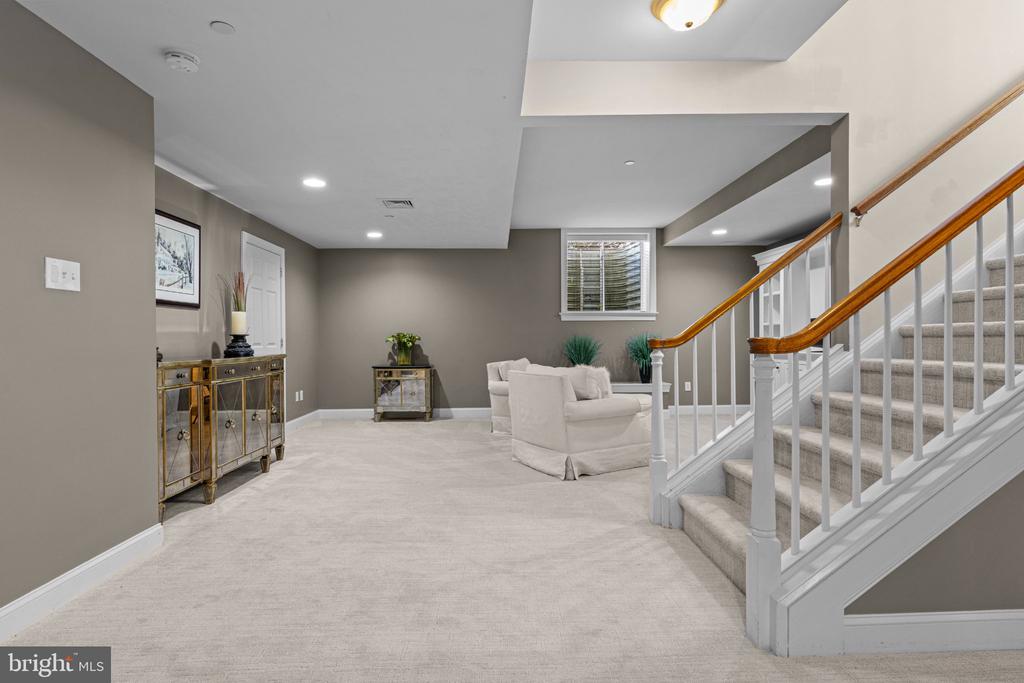 210 QUISSET LANE Unit:           