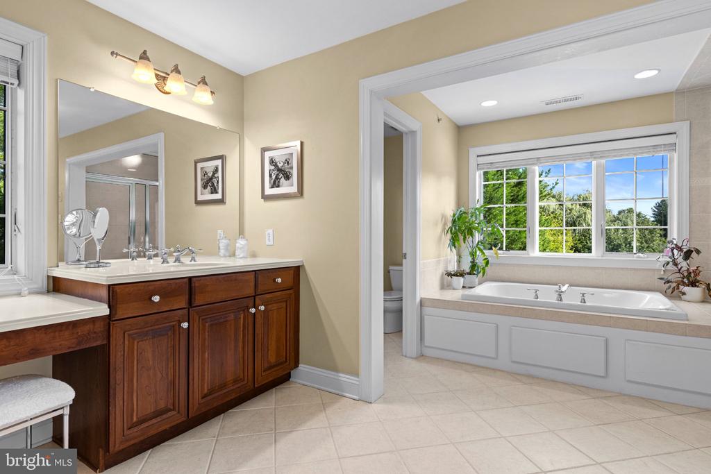 210 QUISSET LANE Unit:           