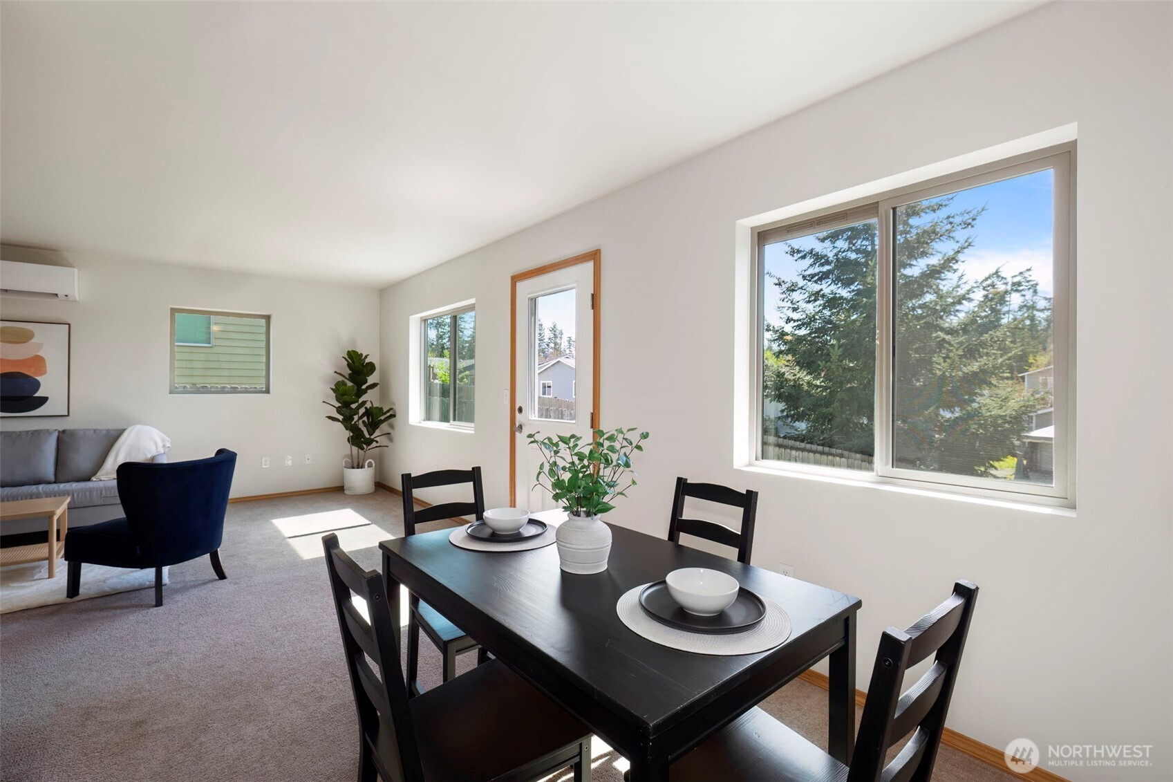 382 NE Ohenry Court