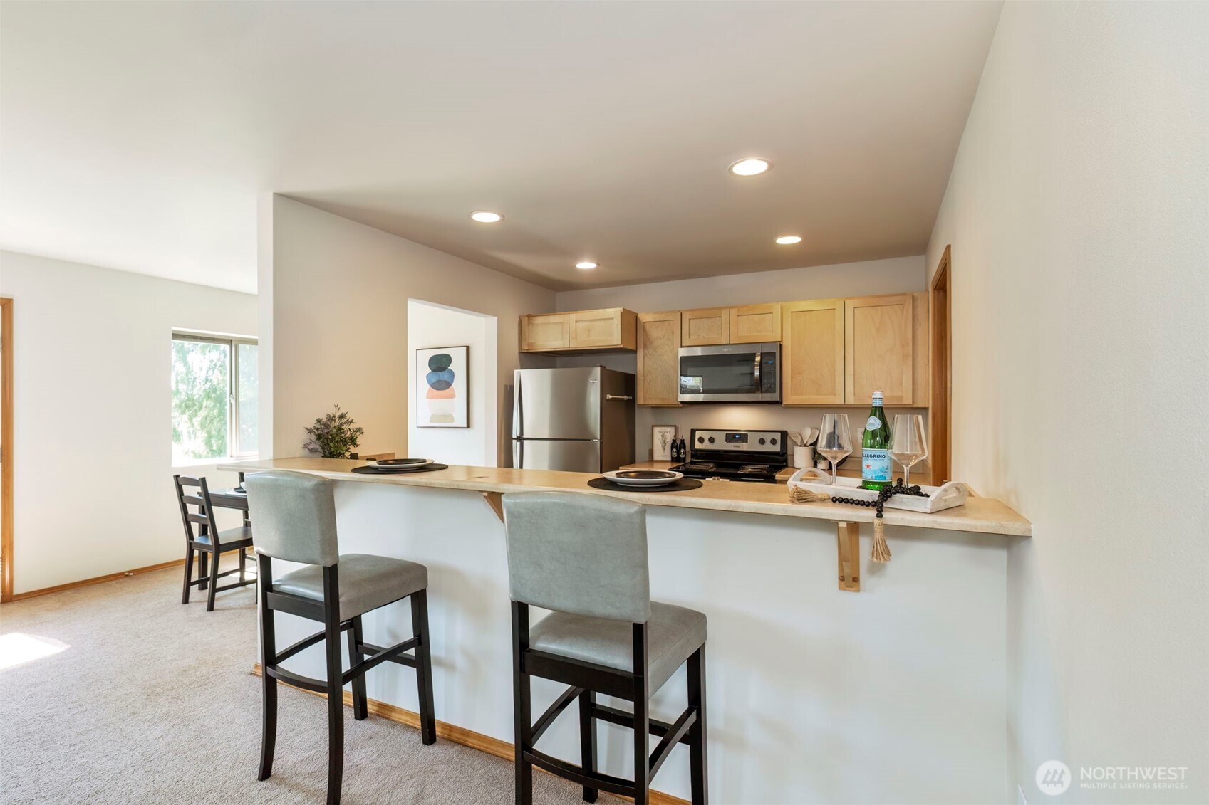 382 NE Ohenry Court