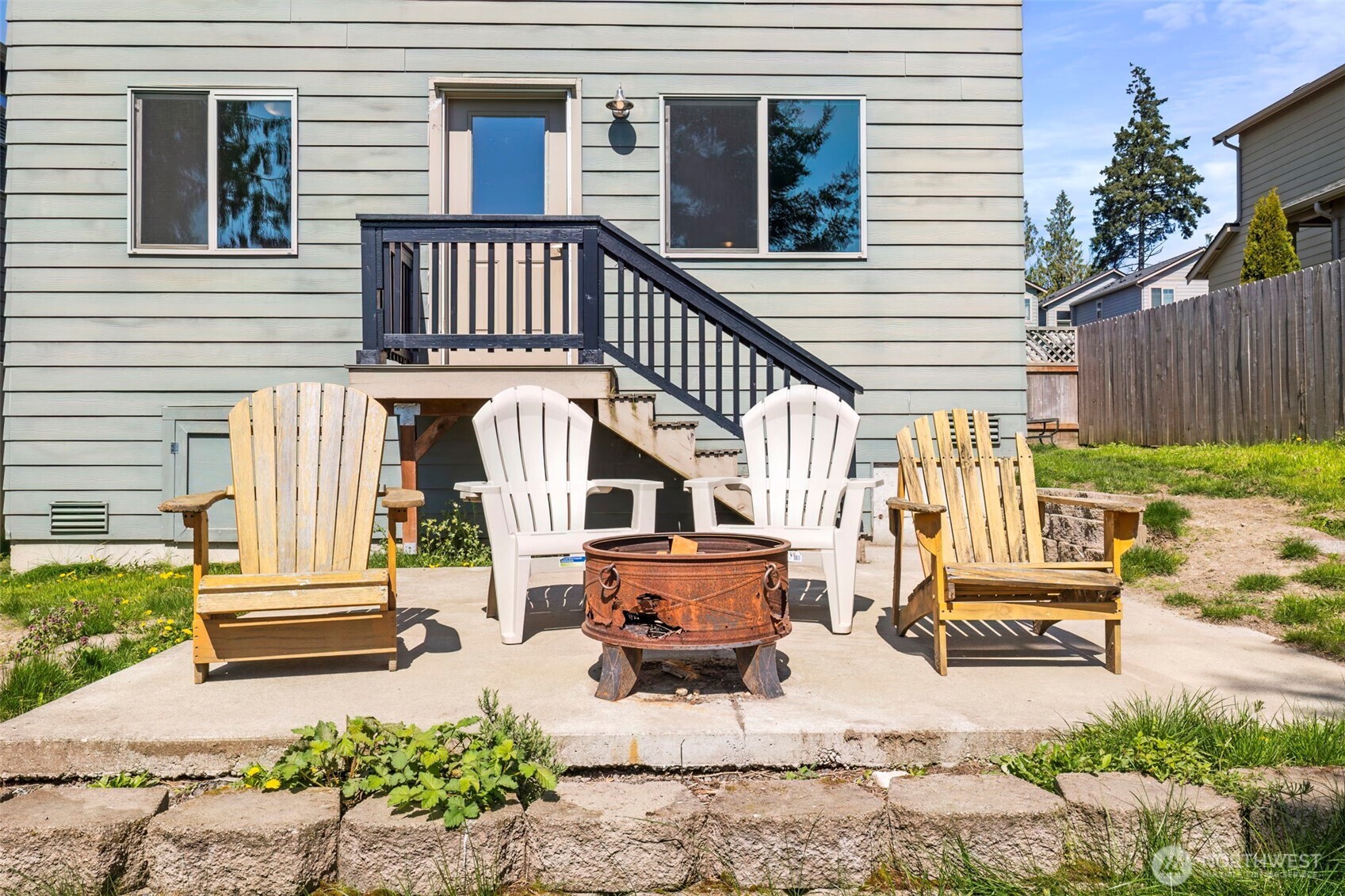 382 NE Ohenry Court