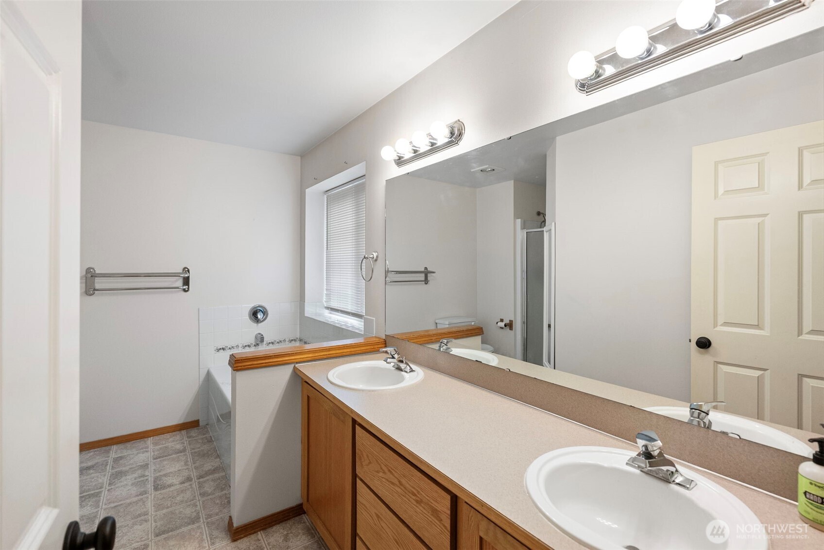 1206 NW Suzanne Court