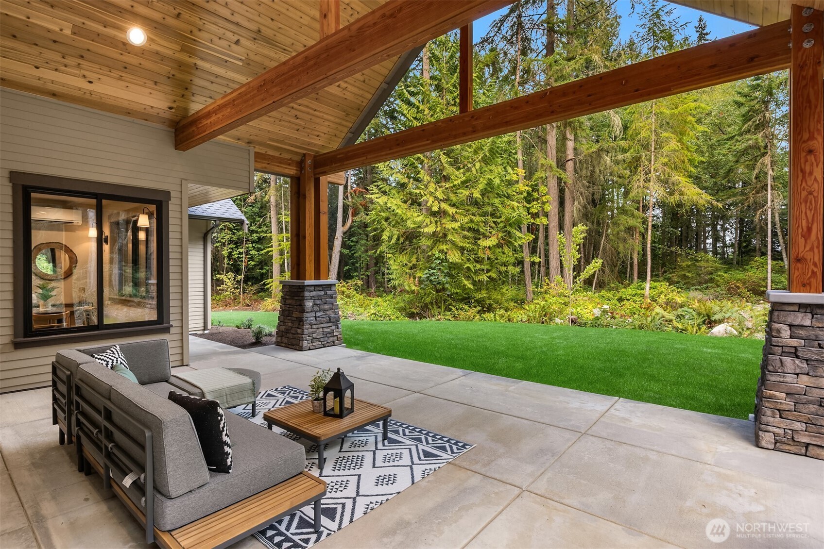 22972 S Kingston Road NE