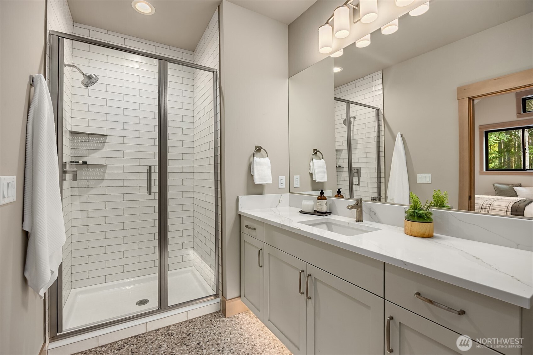 22972 S Kingston Road NE