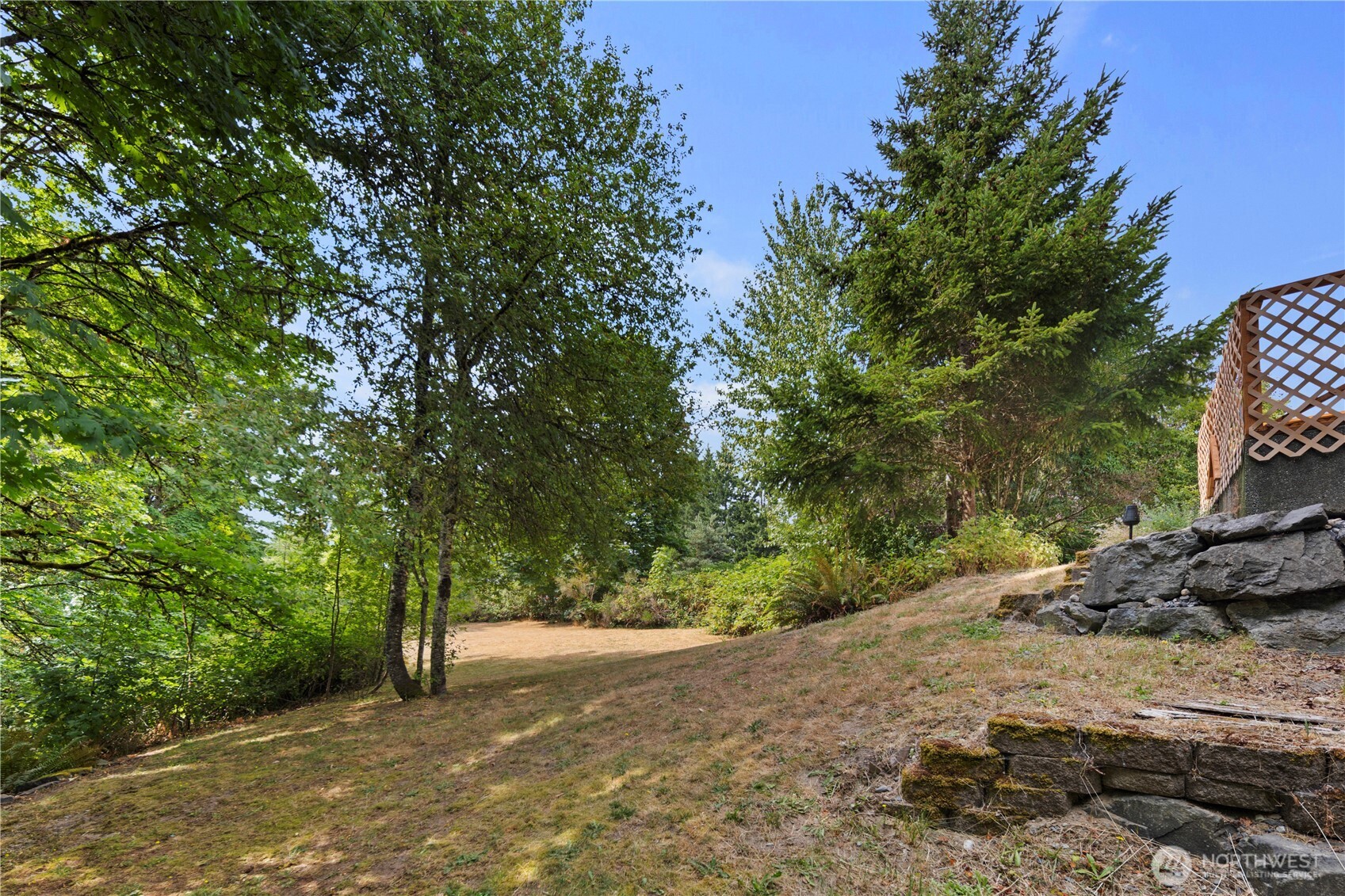 1610 NE Mt Kamela Court