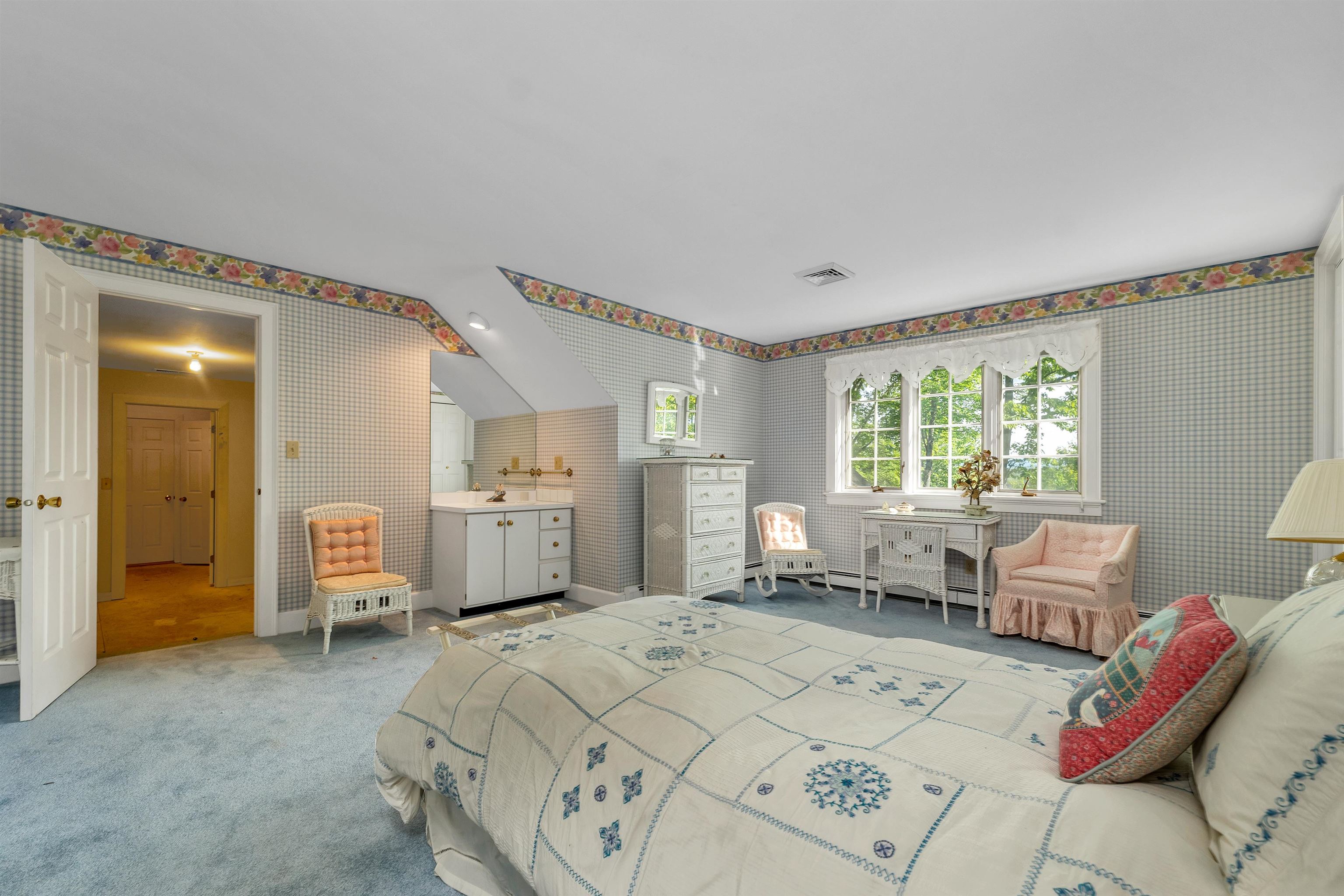14 Spring Hill Road