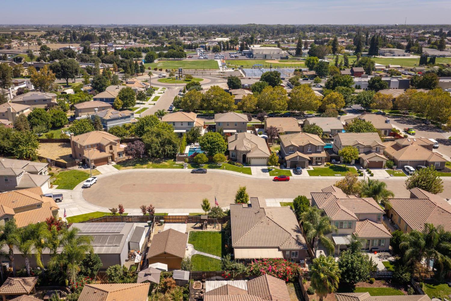 Aerial view of a Ripon neighborhood with a cul-de-sac, homes, and tennis courts.