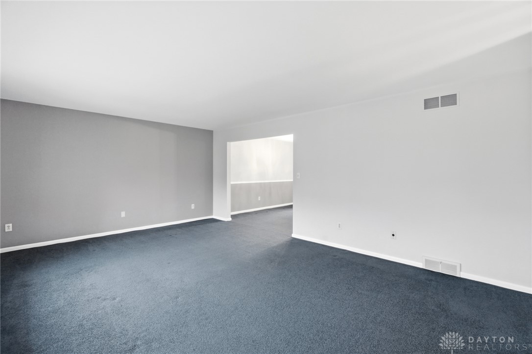 386 Silvertree Lane
