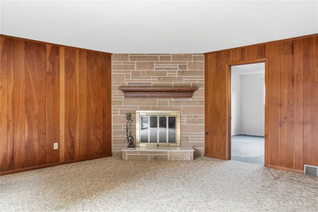 386 Silvertree Lane