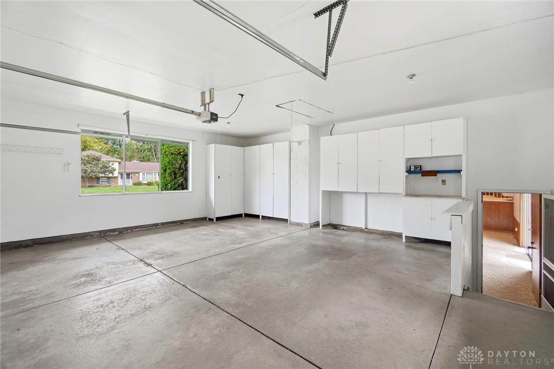 386 Silvertree Lane