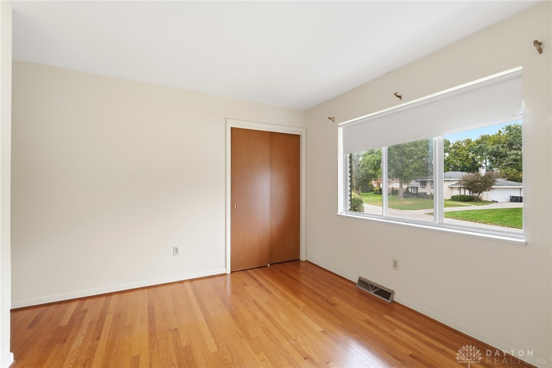 386 Silvertree Lane