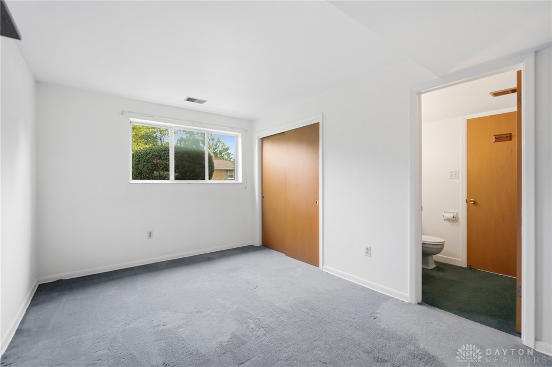 386 Silvertree Lane