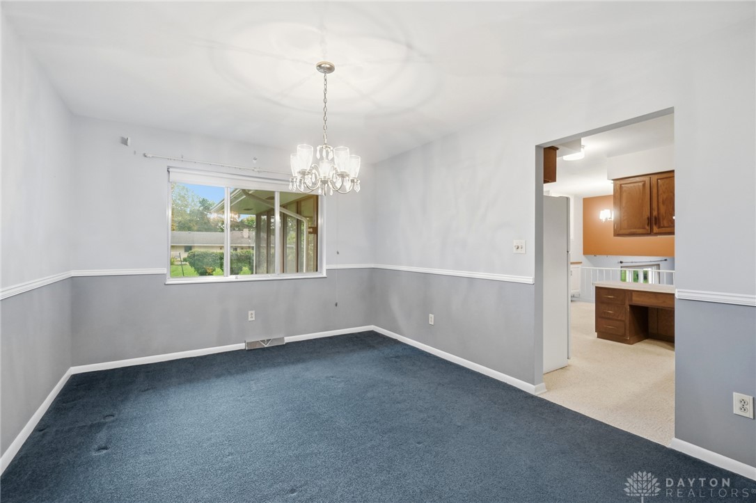 386 Silvertree Lane