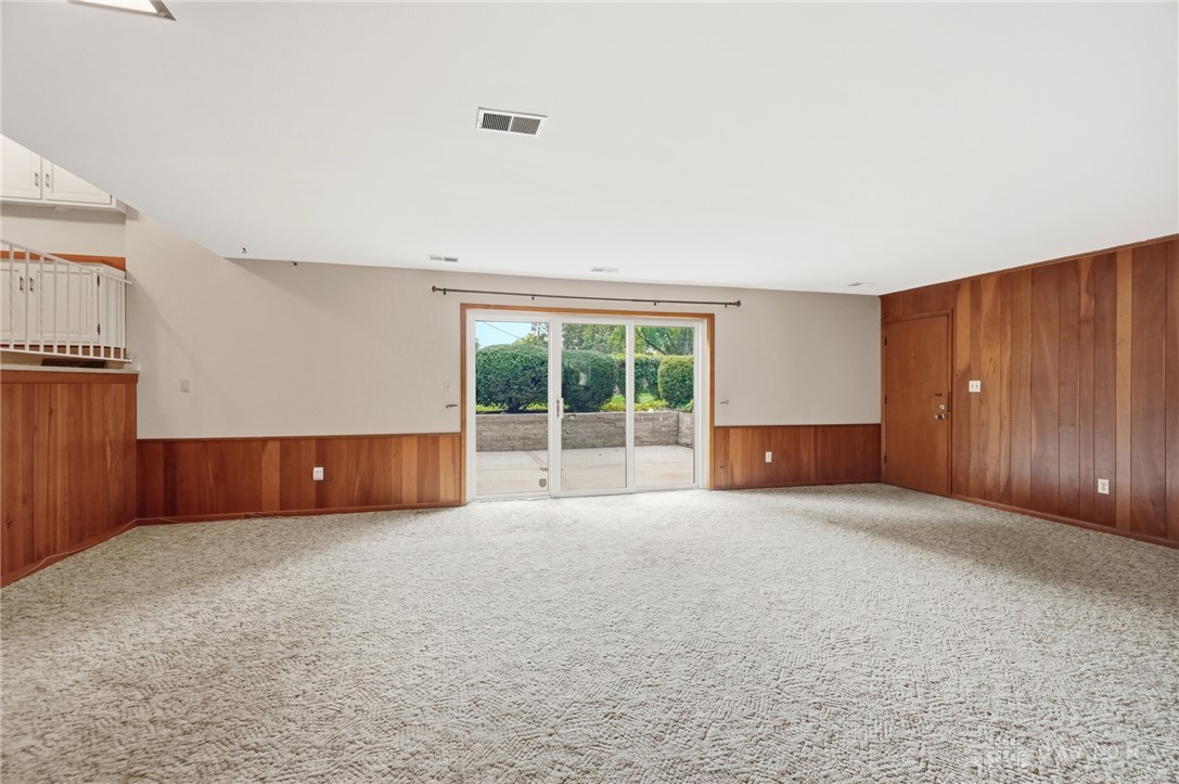 386 Silvertree Lane