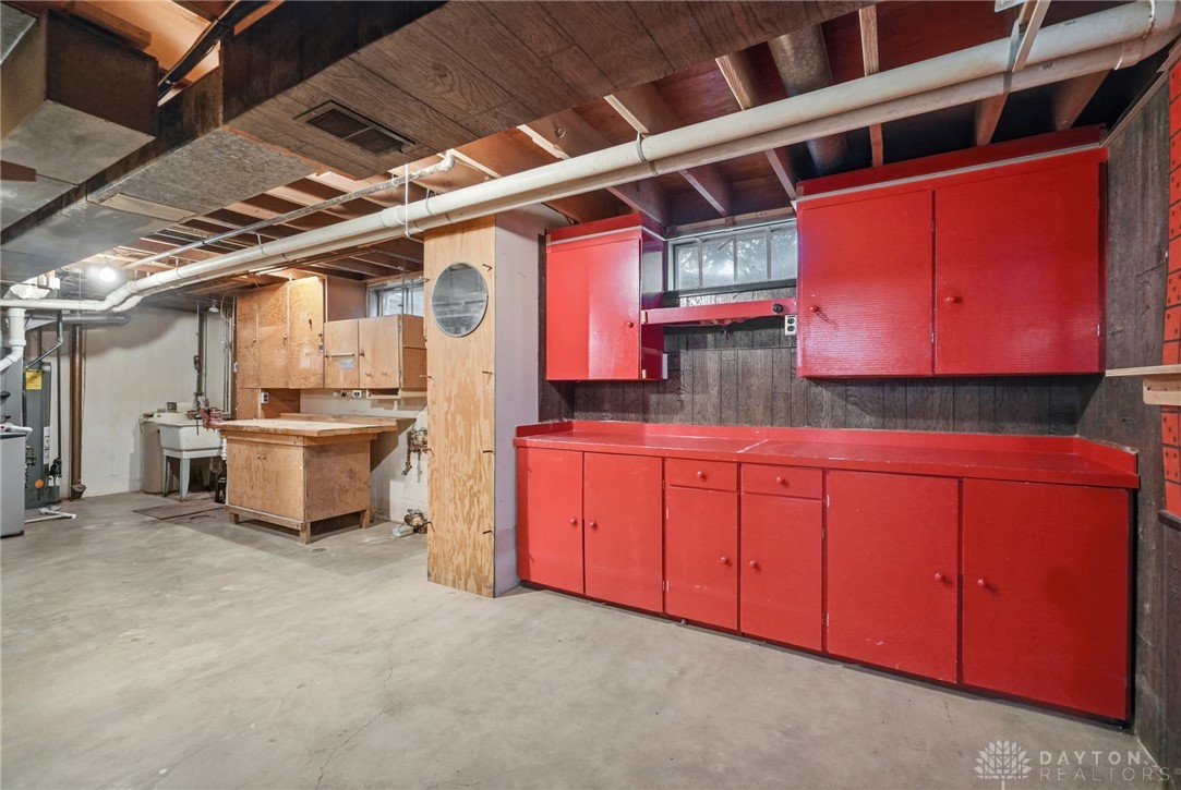 386 Silvertree Lane