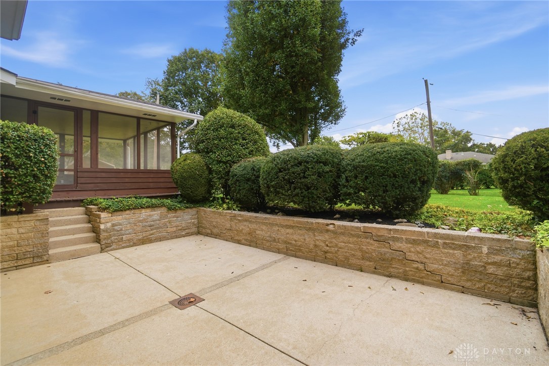 386 Silvertree Lane