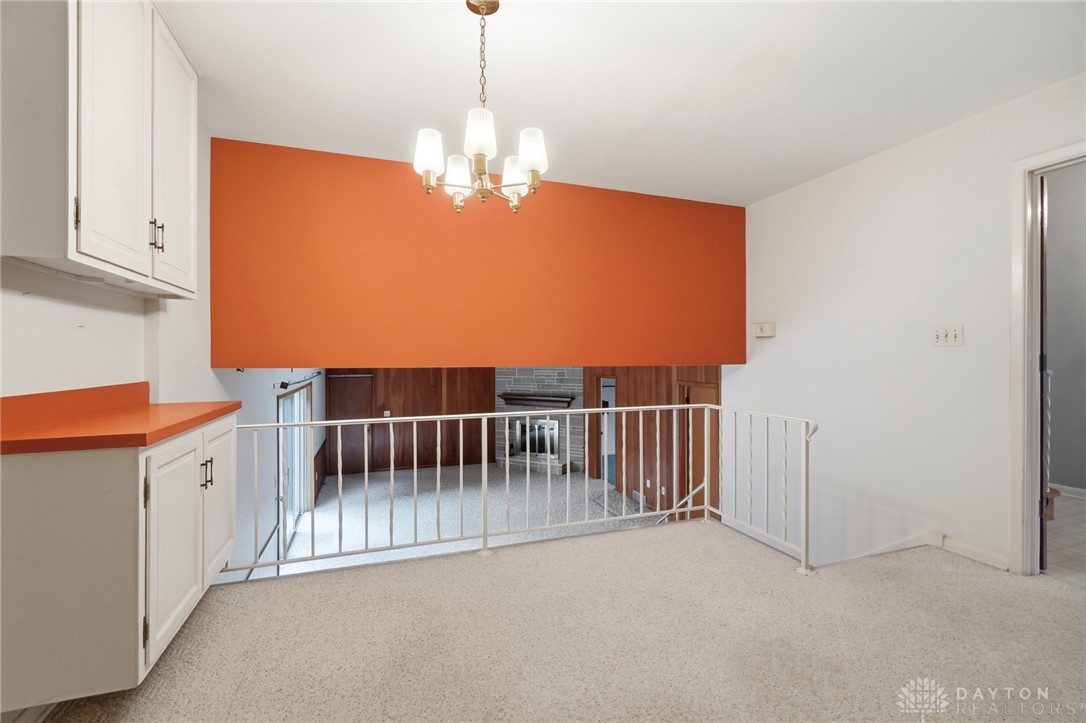 386 Silvertree Lane