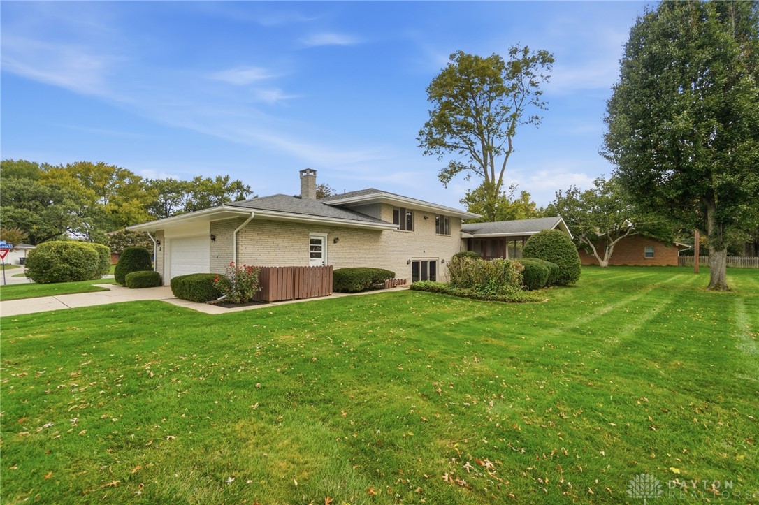 386 Silvertree Lane