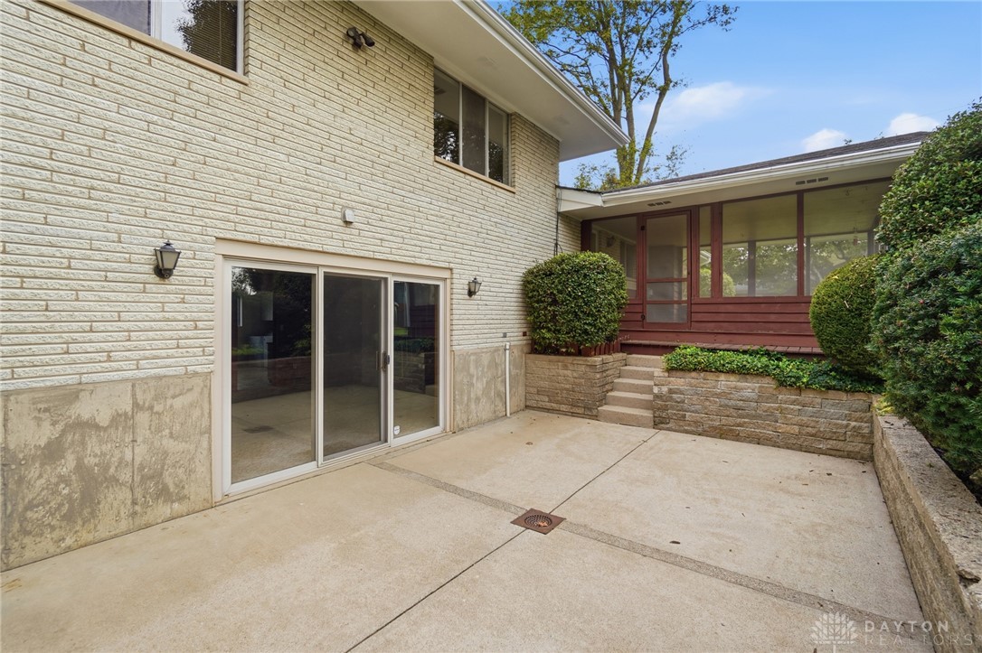 386 Silvertree Lane