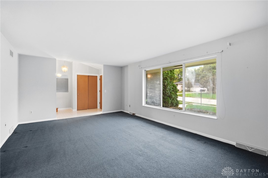 386 Silvertree Lane
