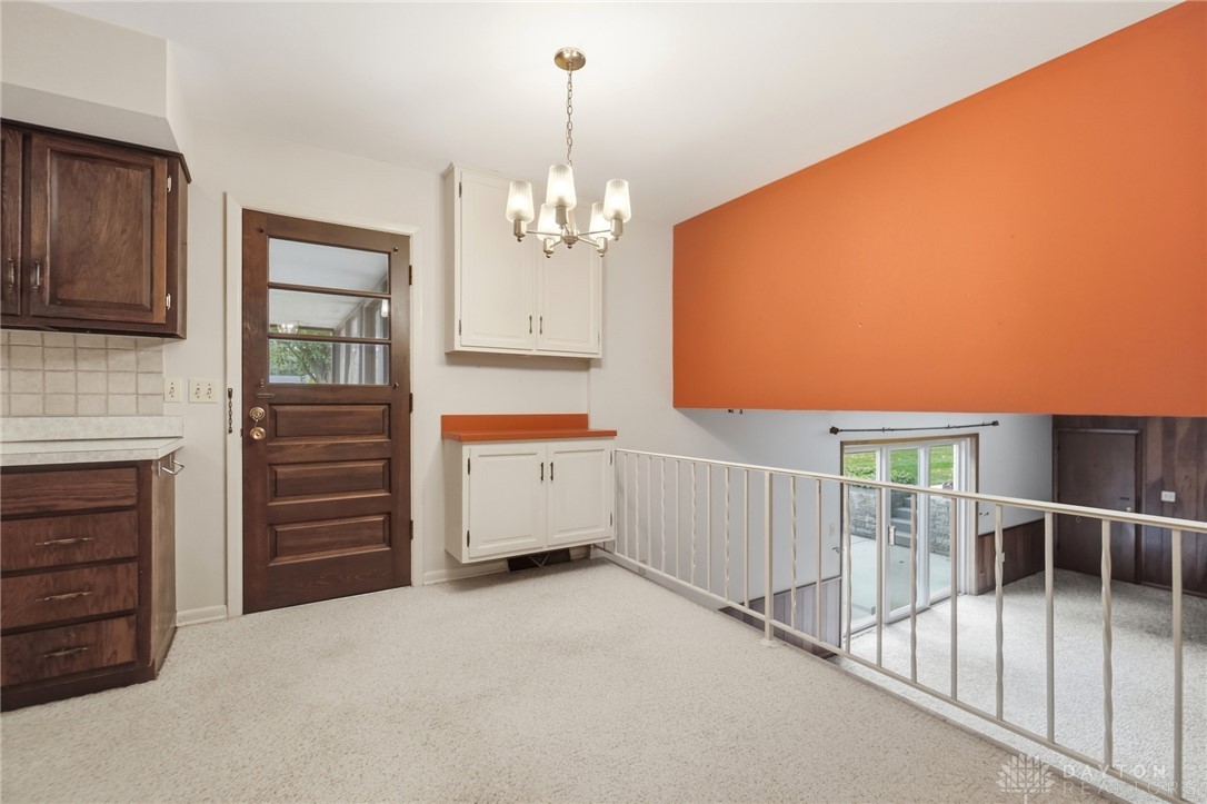386 Silvertree Lane
