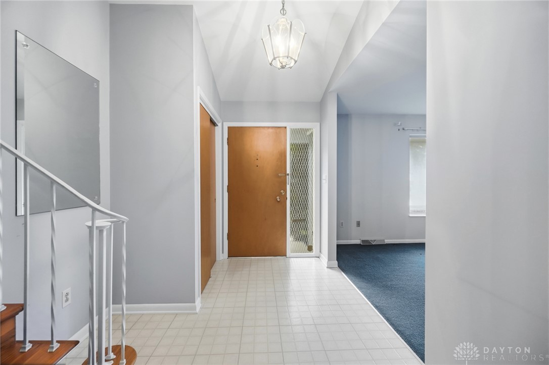 386 Silvertree Lane