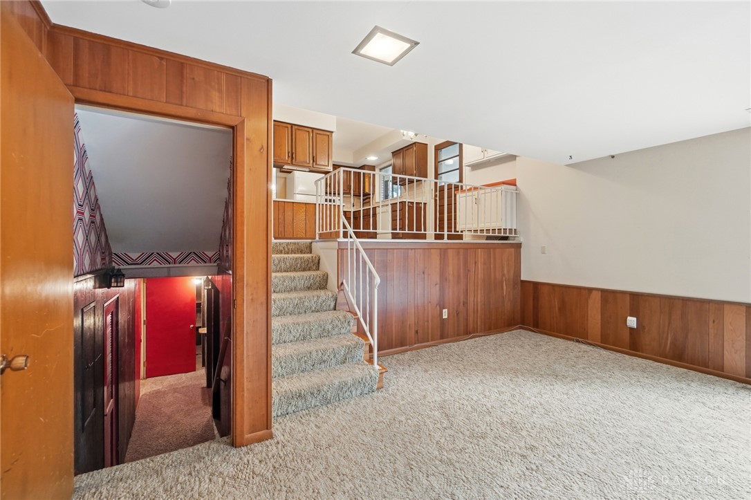 386 Silvertree Lane