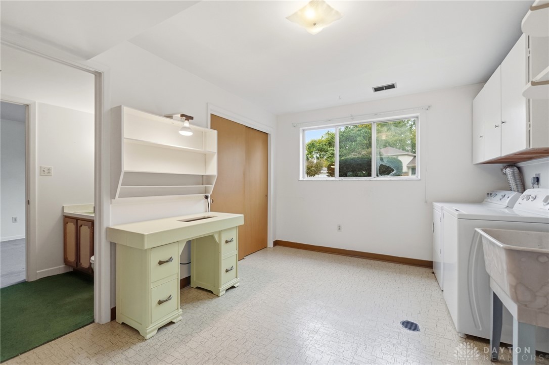 386 Silvertree Lane