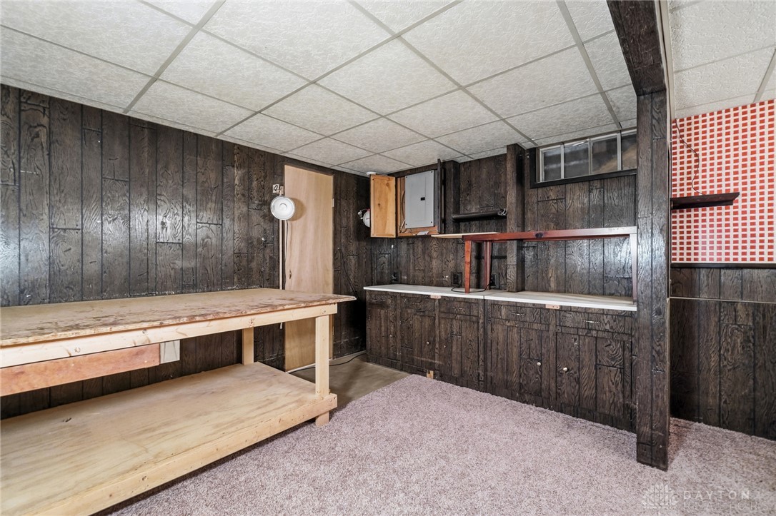 386 Silvertree Lane