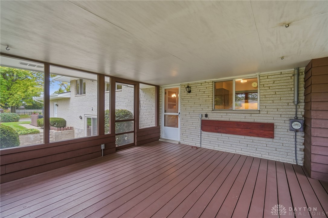 386 Silvertree Lane