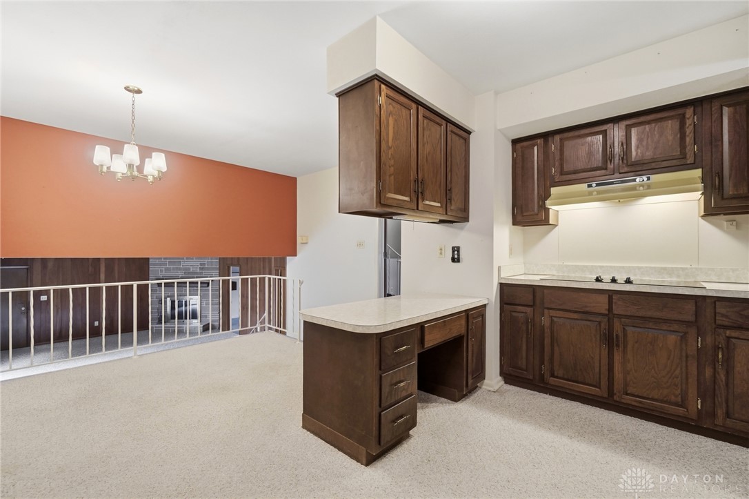 386 Silvertree Lane
