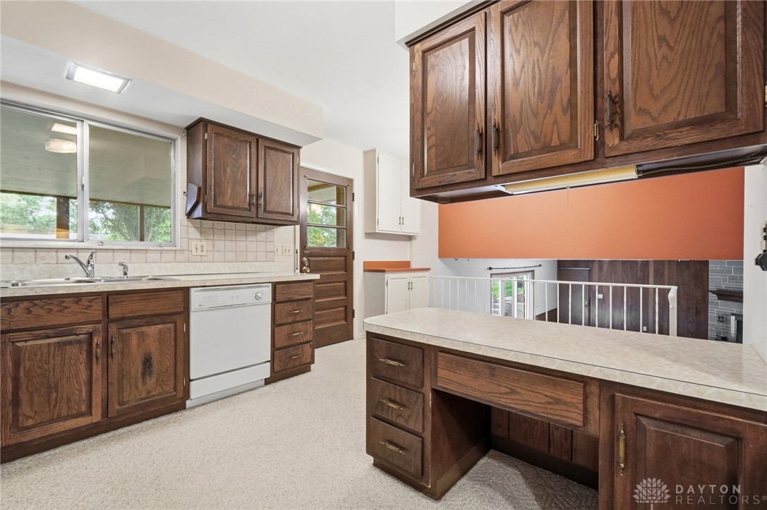 386 Silvertree Lane