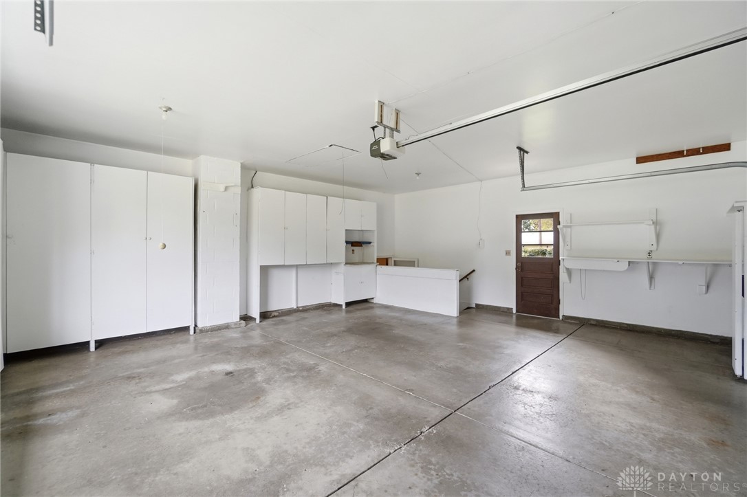 386 Silvertree Lane