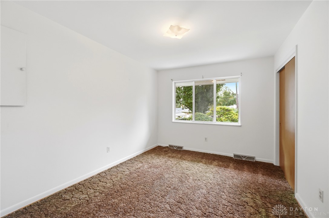 386 Silvertree Lane