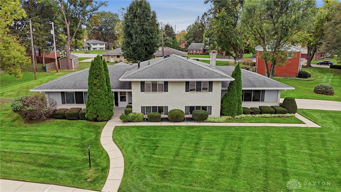 386 Silvertree Lane