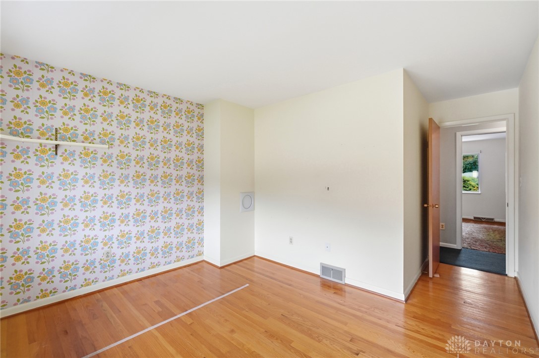386 Silvertree Lane