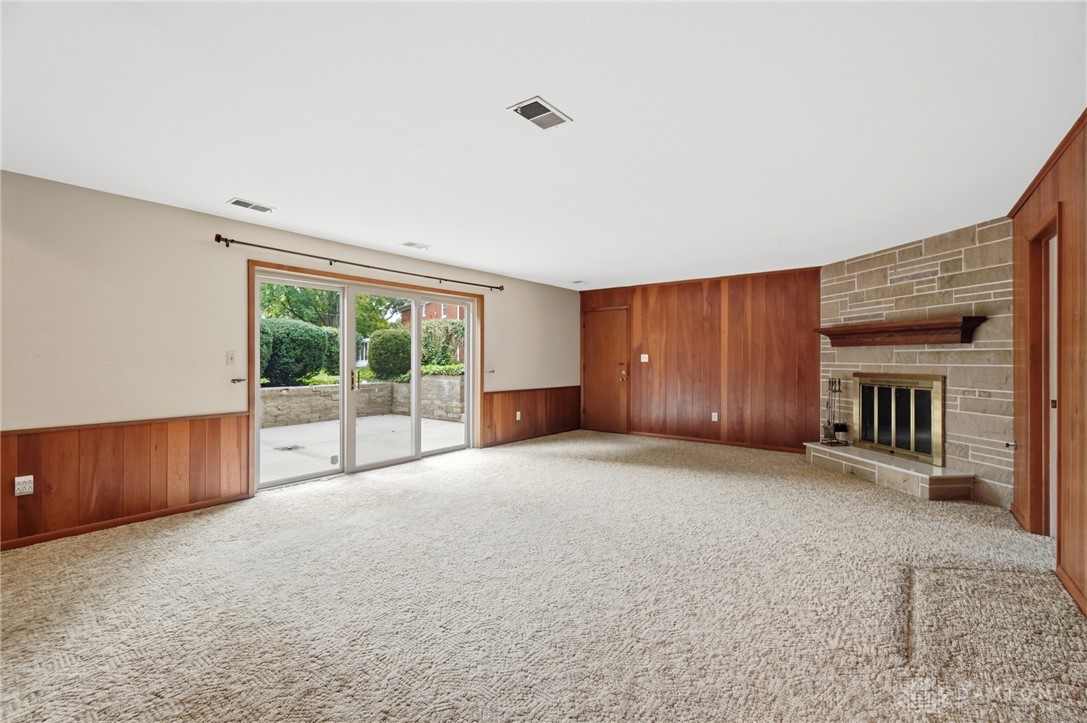 386 Silvertree Lane