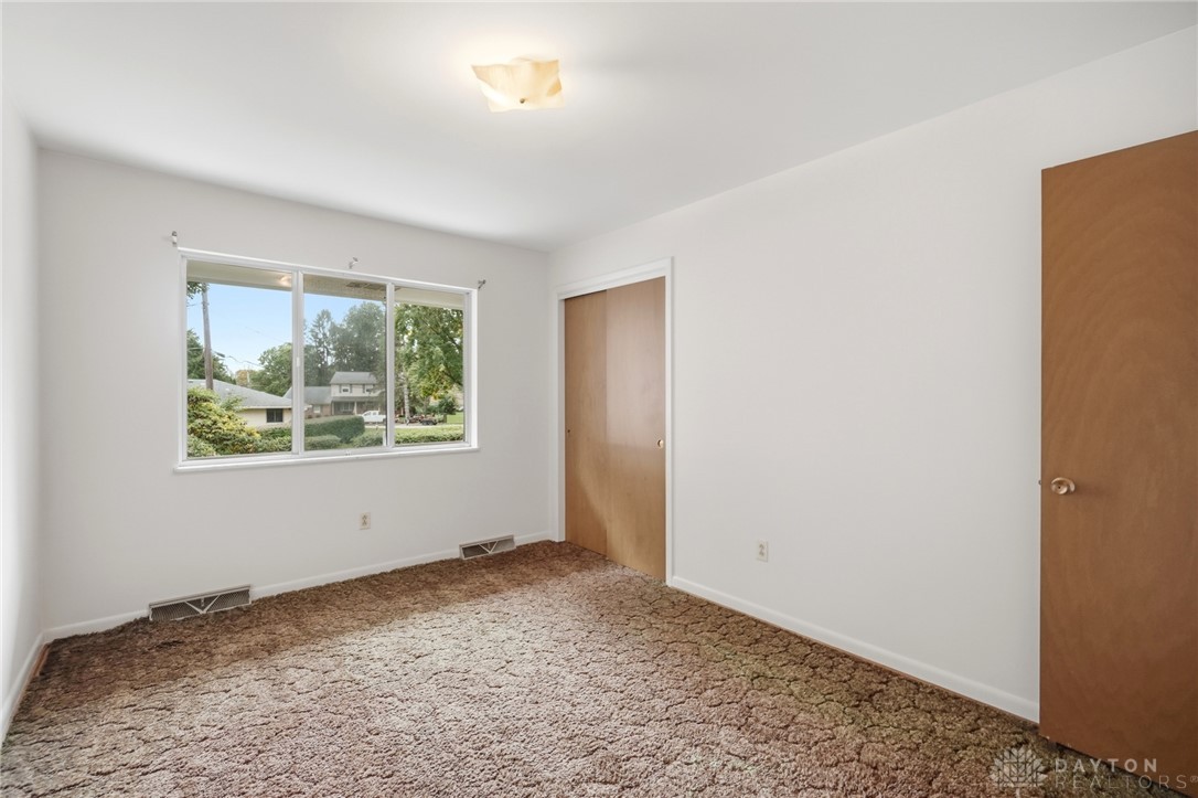 386 Silvertree Lane