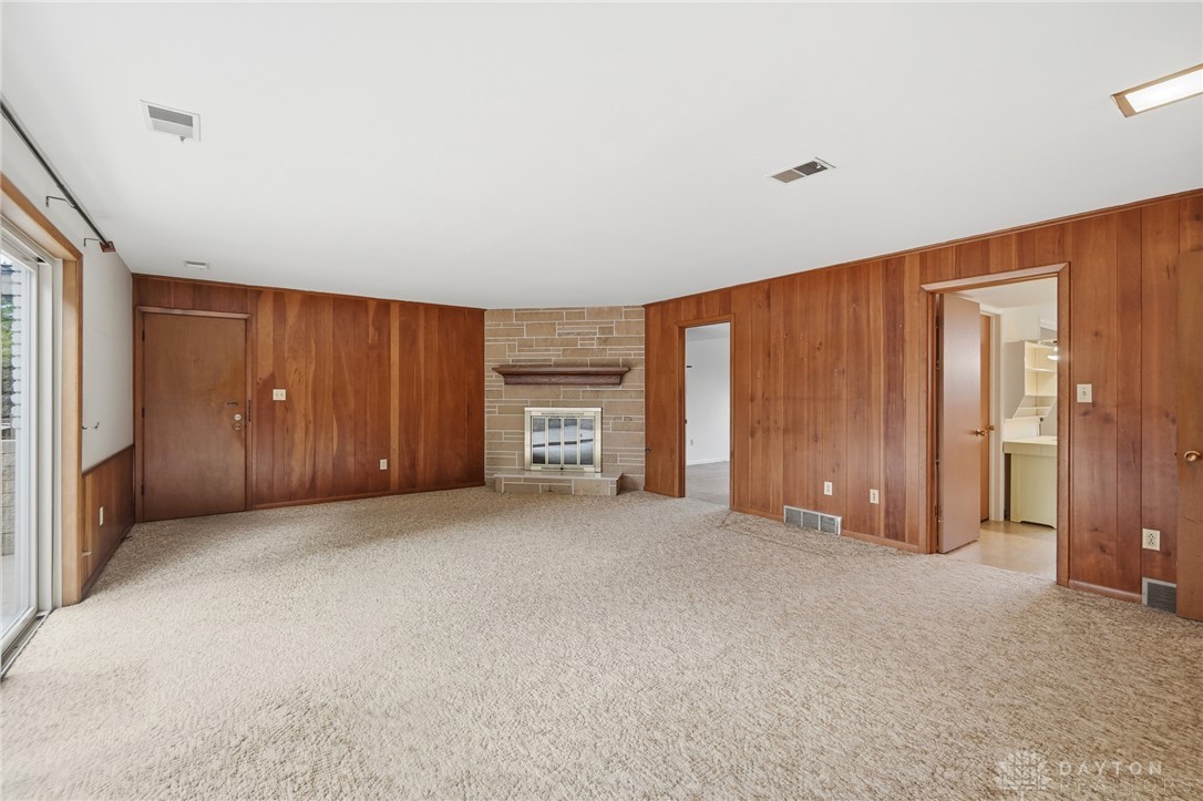 386 Silvertree Lane