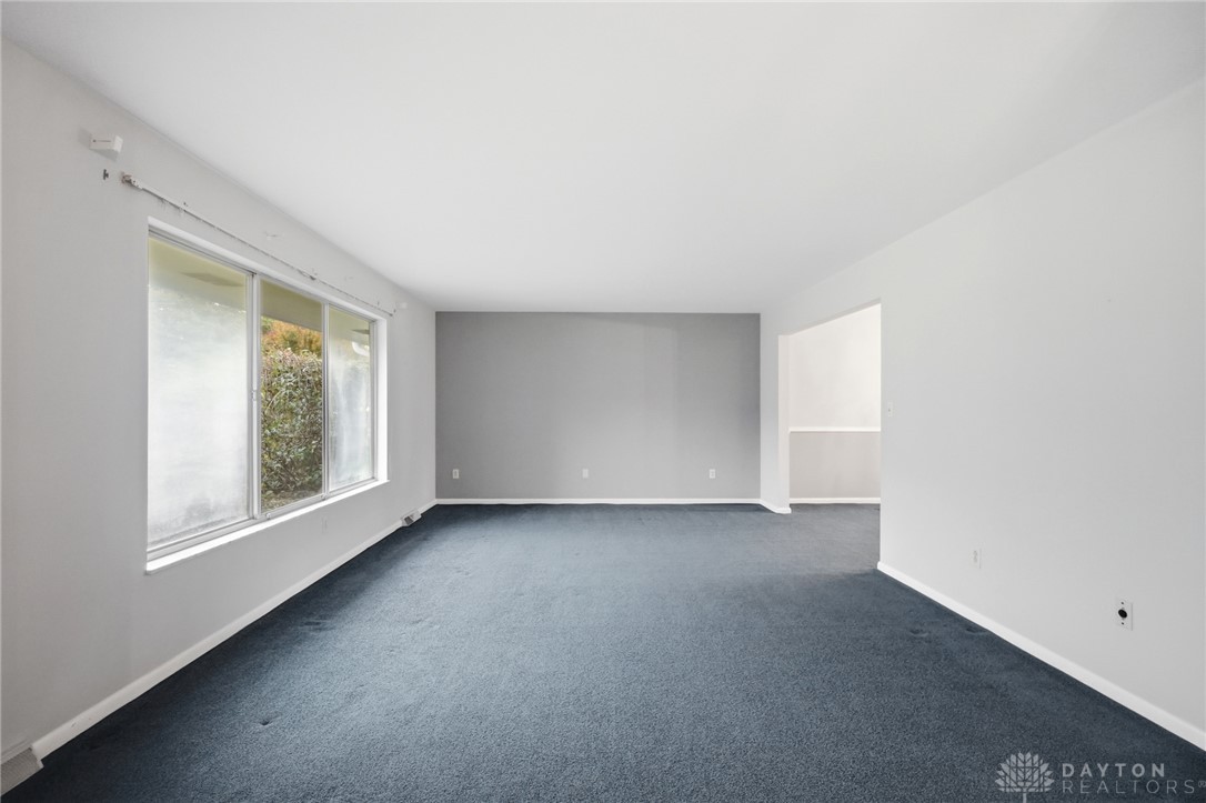 386 Silvertree Lane