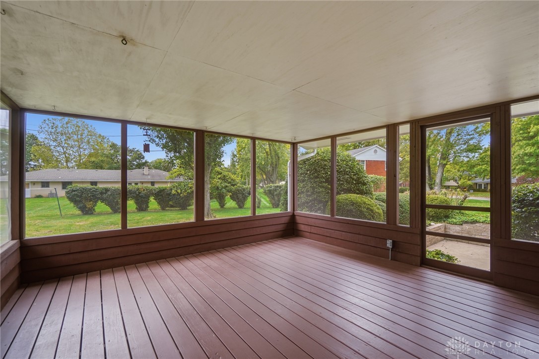 386 Silvertree Lane