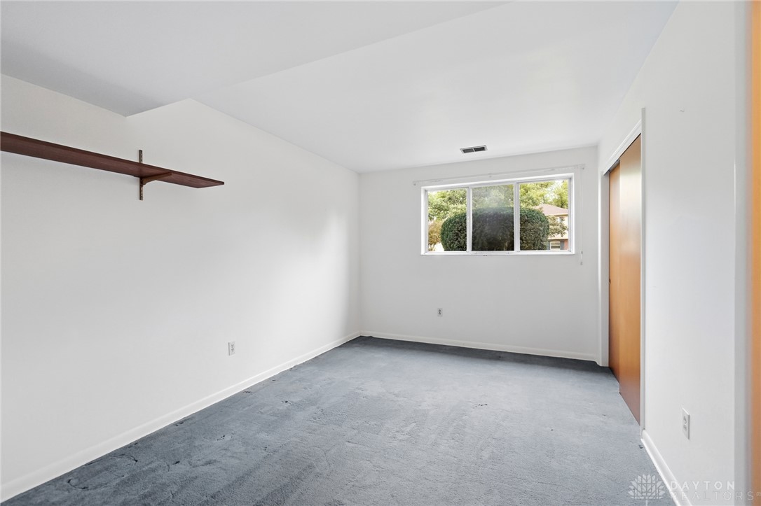 386 Silvertree Lane